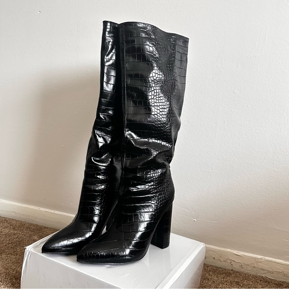 SHEIN Black Heeled Boots with Modern Silhouette - Picture 6 of 7